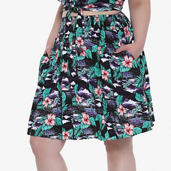 4X/5X Hot Topic floral skater skirt